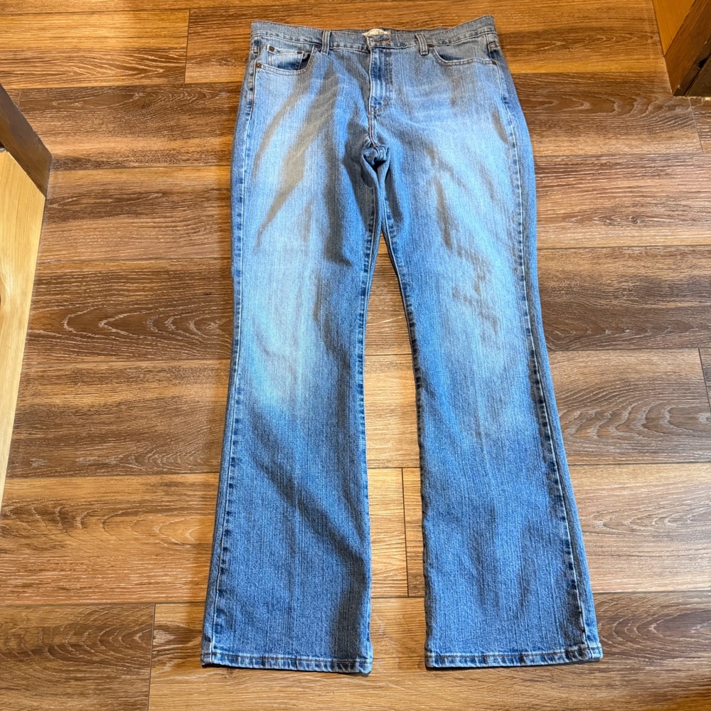 Levi Strauss & Co 515 Bootcut Jeans Light Wash Blue Denim Womens 16L